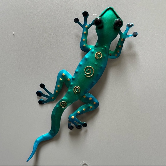 Decorative Green and Blue Gecko Wall Art - Picture 1 of 4